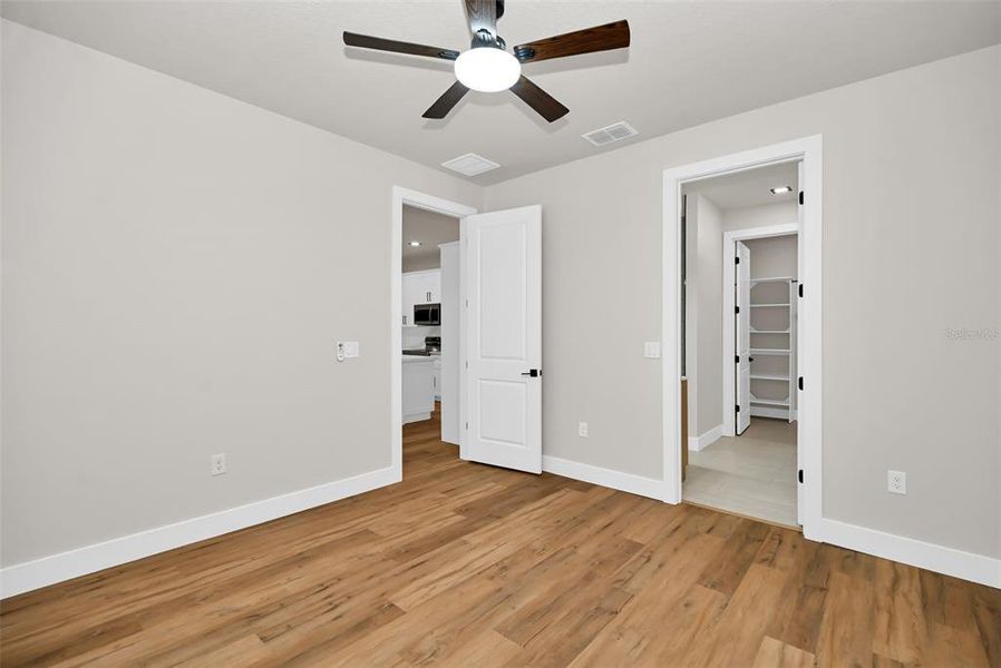Spacious, unfurnished interior of a new home in , Dunnellon (Image 28).