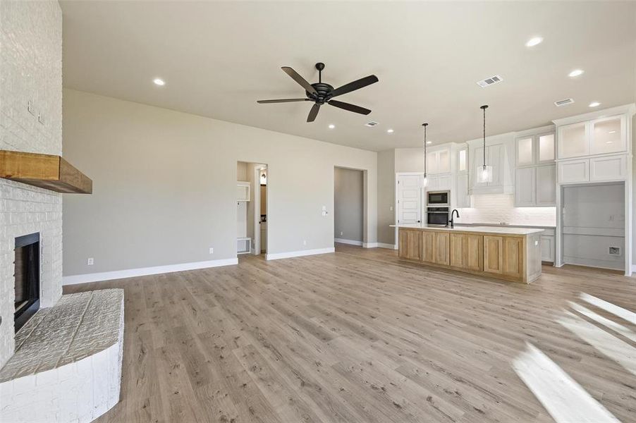 Spacious, unfurnished interior of a new home in Coyote Crossing, Godley (Image 36).