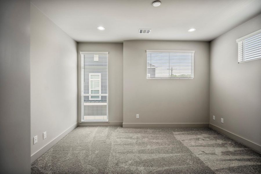 Spacious, unfurnished interior of a new home in , Houston (Image 35).