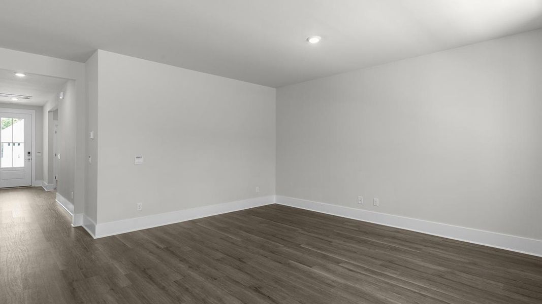Spacious, unfurnished interior of a new home in Rolling Hills, Bolivia (Image 20).