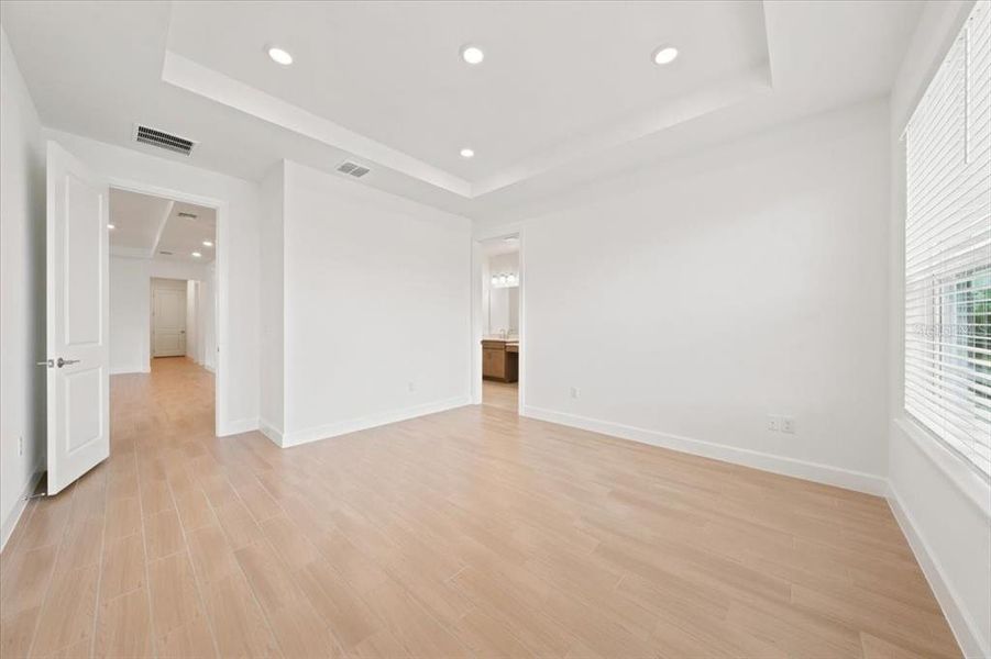 Spacious, unfurnished interior of a new home in , Palmetto (Image 33).