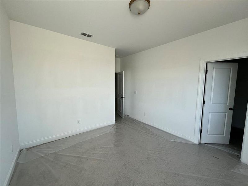 Spacious, unfurnished interior of a new home in East Harbor II at Chestatee, Dawsonville (Image 8).