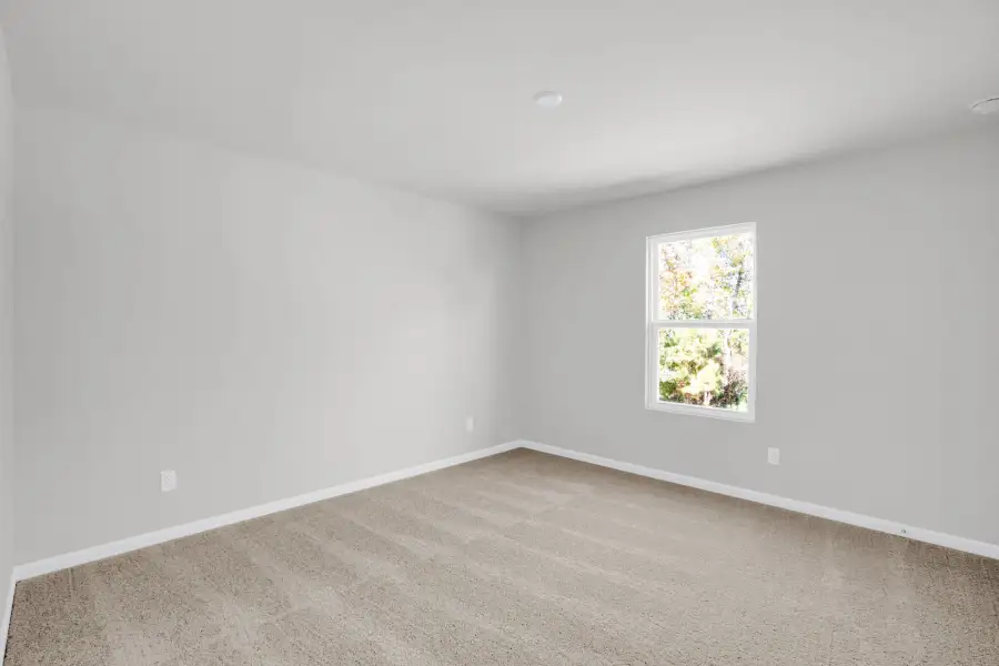 Spacious, unfurnished interior of a new home in Carriage Estates, Lexington (Image 12).