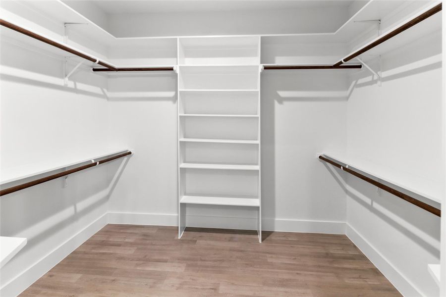 Spacious, unfurnished interior of a new home in , Houston (Image 33).