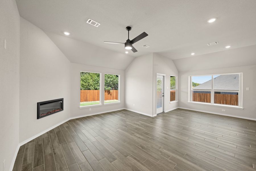 Spacious, unfurnished interior of a new home in Waterford Park, Weatherford (Image 17). Spacious, unfurnished interior of a new home in Waterford Park, Weatherford (Image 17).