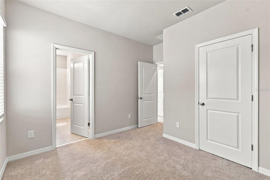 Spacious, unfurnished interior of a new home in , Daytona Beach (Image 18).