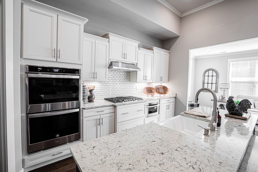 Representative furnished interior of a home built from the Worthington by Grant & Co in White Oak, Arlington (Image 38).