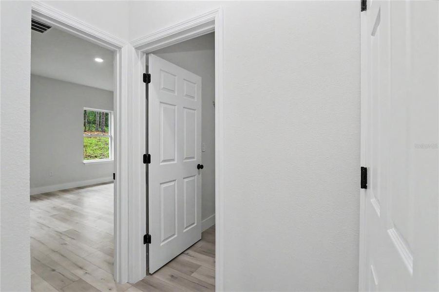Spacious, unfurnished interior of a new home in , Citrus Springs (Image 33).