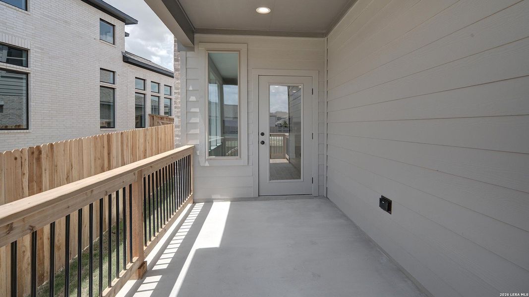 Exterior details and patio area of a home in Ladera, San Antonio (Image 3).
