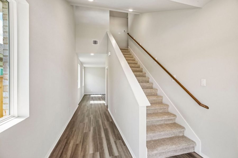 Spacious, unfurnished interior of a new home in Mustang Meadows, Waller (Image 17).
