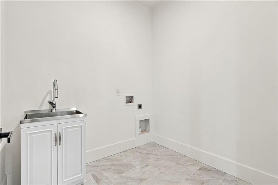 Spacious, unfurnished interior of a new home in , Jasper (Image 48).