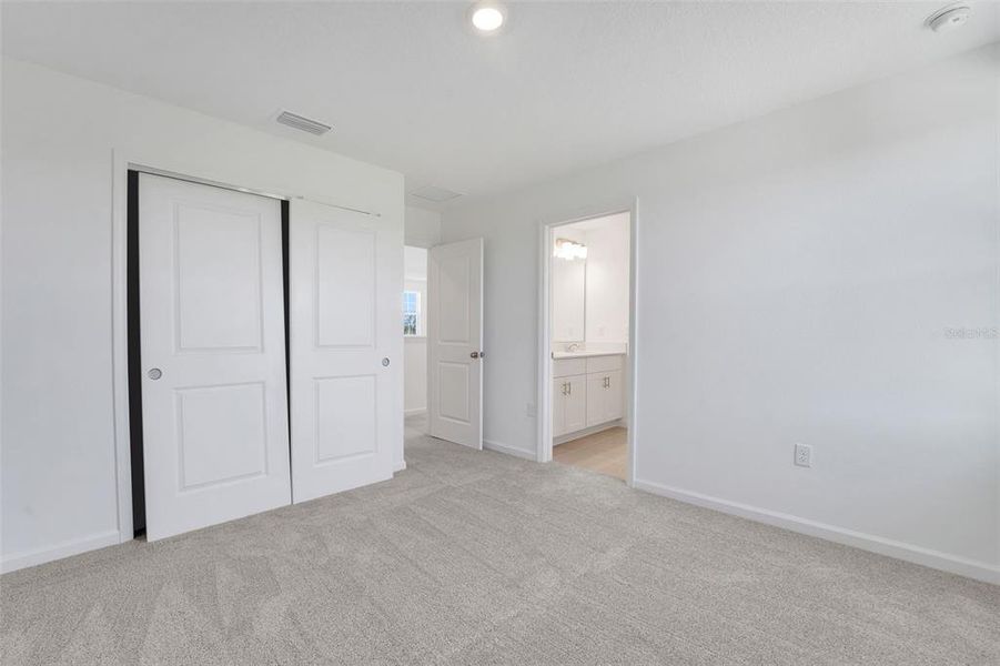 Spacious, unfurnished interior of a new home in Willowbrook North, Winter Haven (Image 16).