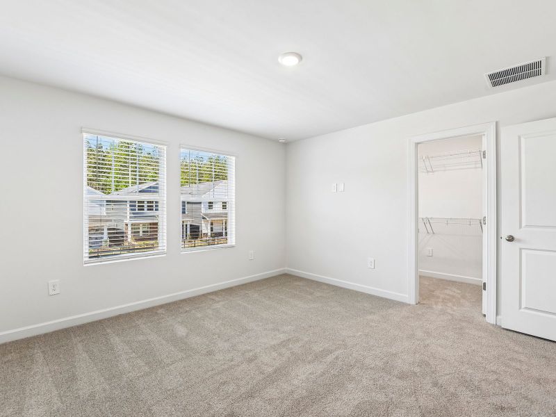 Spacious, unfurnished interior of a new home in Avalon, Gastonia (Image 12).