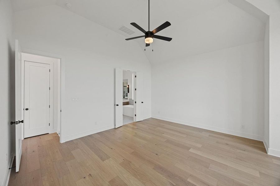 Spacious, unfurnished interior of a new home in Parkside On The River, Georgetown (Image 25).
