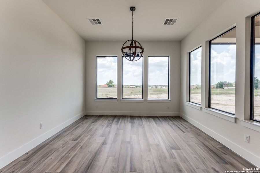 Spacious, unfurnished interior of a new home in , Floresville (Image 4).