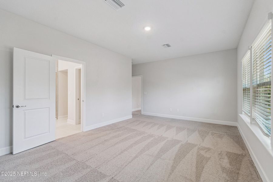 Spacious, unfurnished interior of a new home in Tributary 70', Yulee (Image 19).