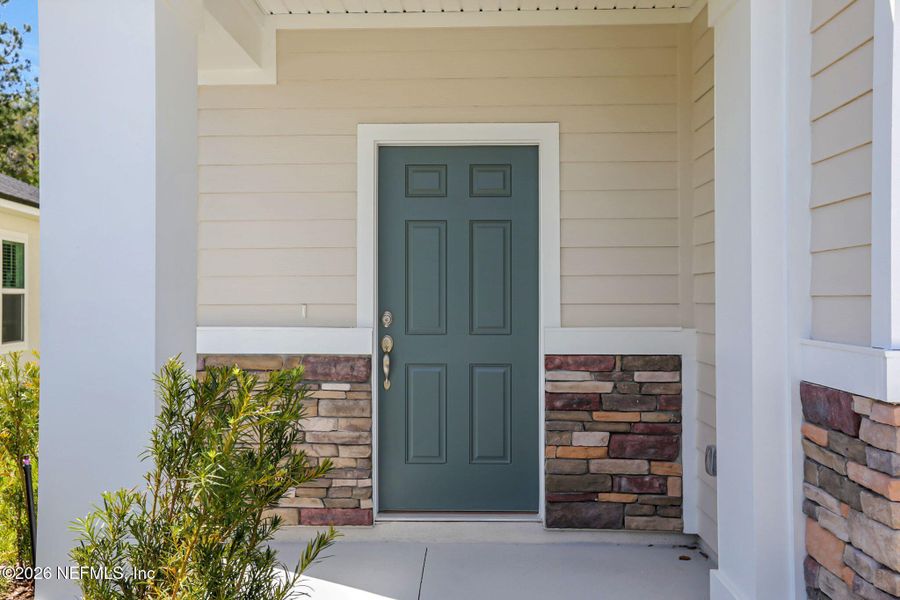 Exterior details and patio area of a home in Amberly, Green Cove Springs (Image 25).
