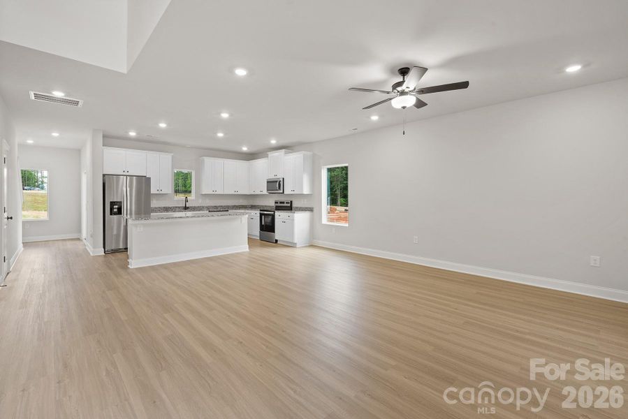 Spacious, unfurnished interior of a new home in Ascot Woods, Charlotte (Image 15).