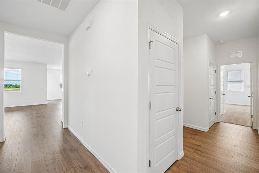 Spacious, unfurnished interior of a new home in Hawthorne Ranch, Lakeland (Image 24).