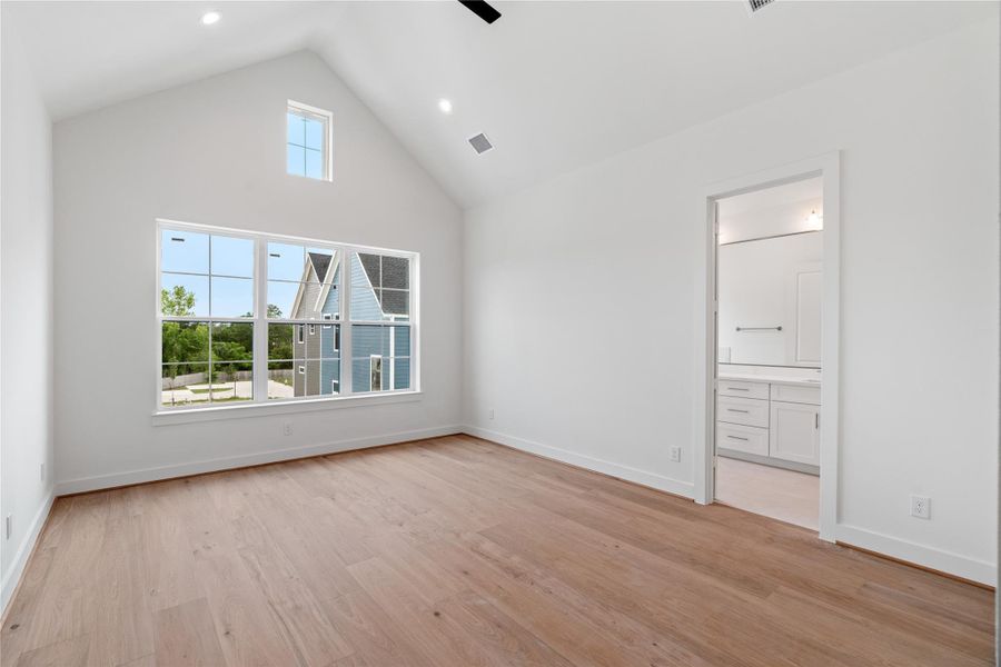 Spacious, unfurnished interior of a new home in , Houston (Image 14).