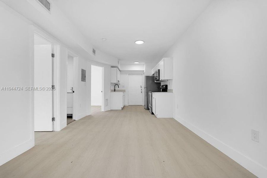 Spacious, unfurnished interior of a new home in , Miami (Image 30).