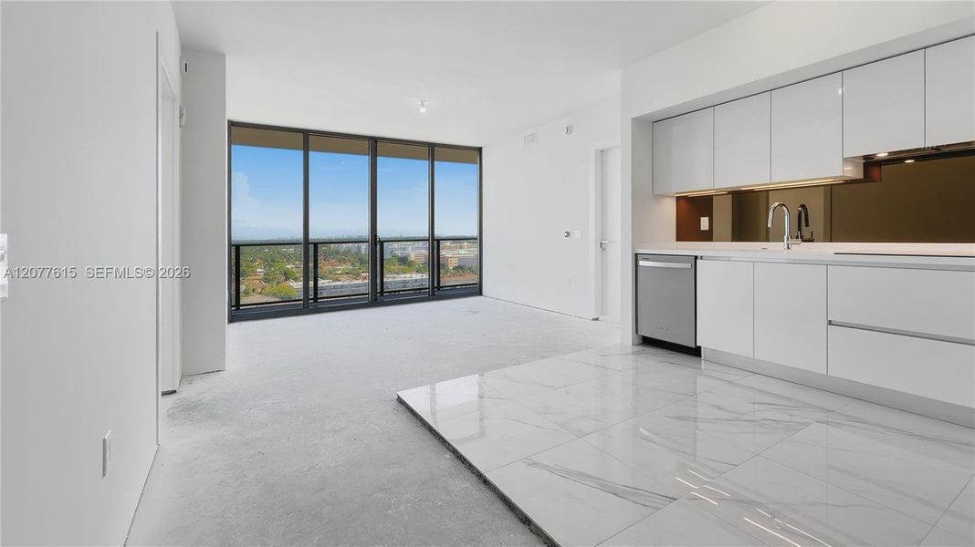 Spacious, unfurnished interior of a new home in , Hallandale Beach (Image 21).