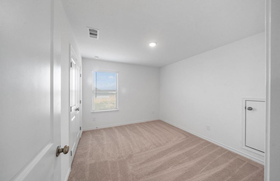 Spacious, unfurnished interior of a new home in River Ranch, Dayton (Image 20).