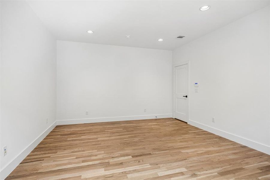 Spacious, unfurnished interior of a new home in , Dallas (Image 28). Spacious, unfurnished interior of a new home in , Dallas (Image 28).