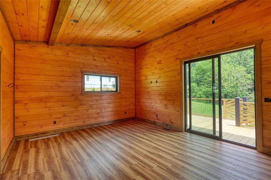 Spacious, unfurnished interior of a new home in , Blue Ridge (Image 6).
