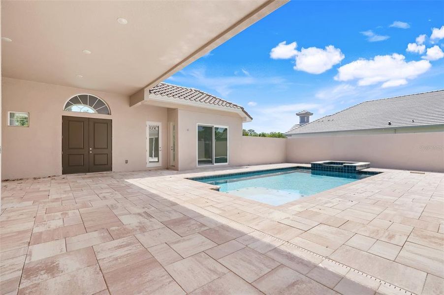 Exterior details and patio area of a home in Toscana, Palm Coast (Image 2).