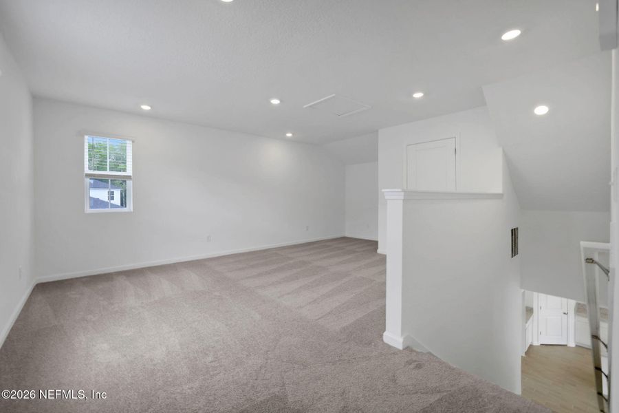 Spacious, unfurnished interior of a new home in Wilford Oaks, Orange Park (Image 17).