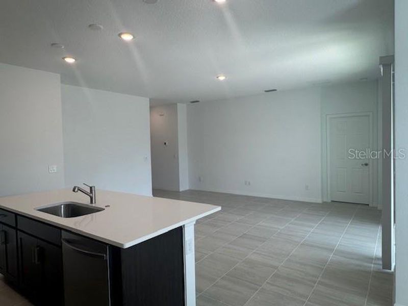 Spacious, unfurnished interior of a new home in Brack Ranch, St. Cloud (Image 12).