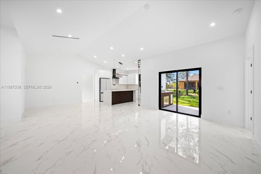 Spacious, unfurnished interior of a new home in , Lehigh Acres (Image 18).