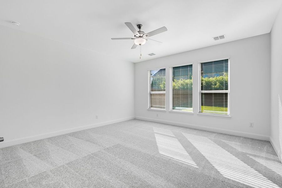 Spacious, unfurnished interior of a new home in South Oak 50s, Oak Point (Image 28).