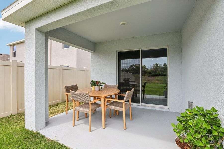 Exterior details and patio area of a home in North Park Isle, Plant City (Image 4).