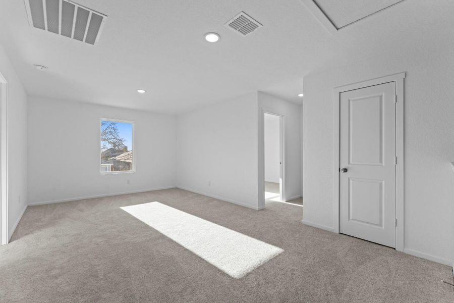 Spacious, unfurnished interior of a new home in Friendship Oaks, Fredericksburg (Image 21).
