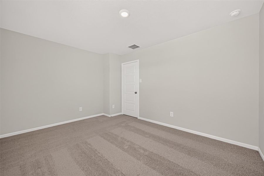Spacious, unfurnished interior of a new home in Bammel Oaks, Houston (Image 19).