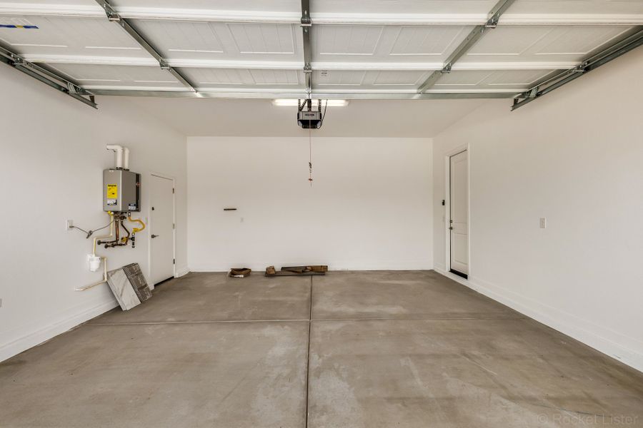 Spacious, unfurnished interior of a new home in Mira Vista at Victory, Buckeye (Image 5). Spacious, unfurnished interior of a new home in Mira Vista at Victory, Buckeye (Image 5).