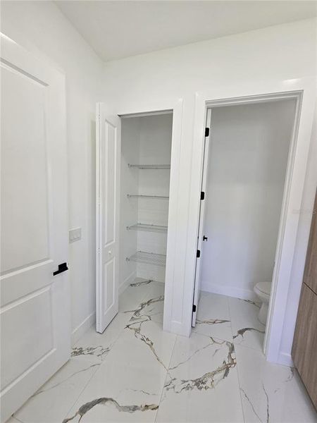 Spacious, unfurnished interior of a new home in , Tampa (Image 18).