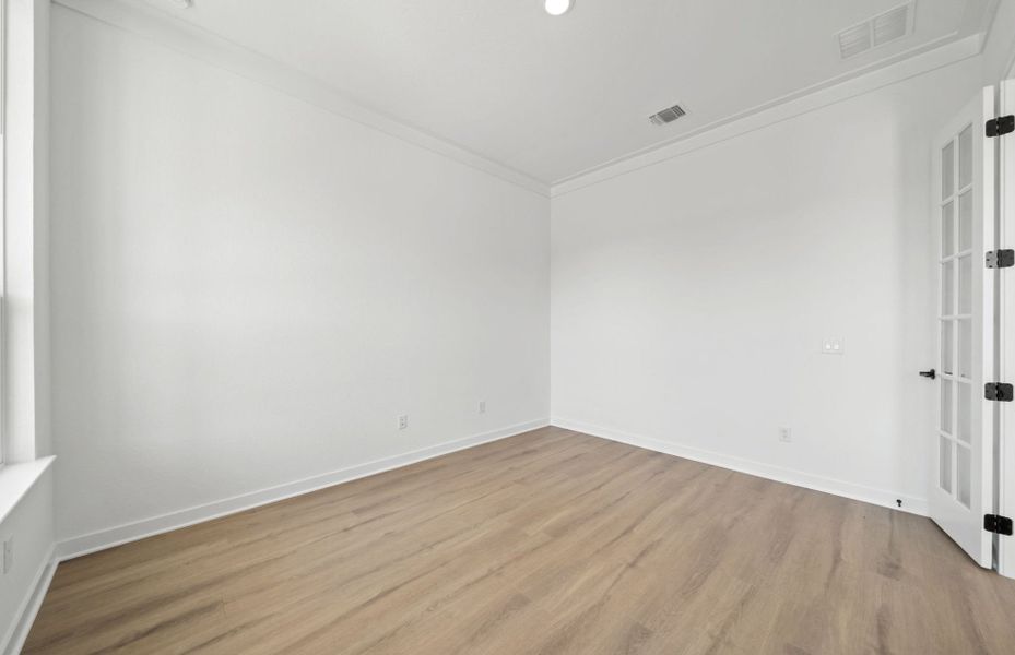 Spacious, unfurnished interior of a new home in 6 Creeks, Kyle (Image 47).