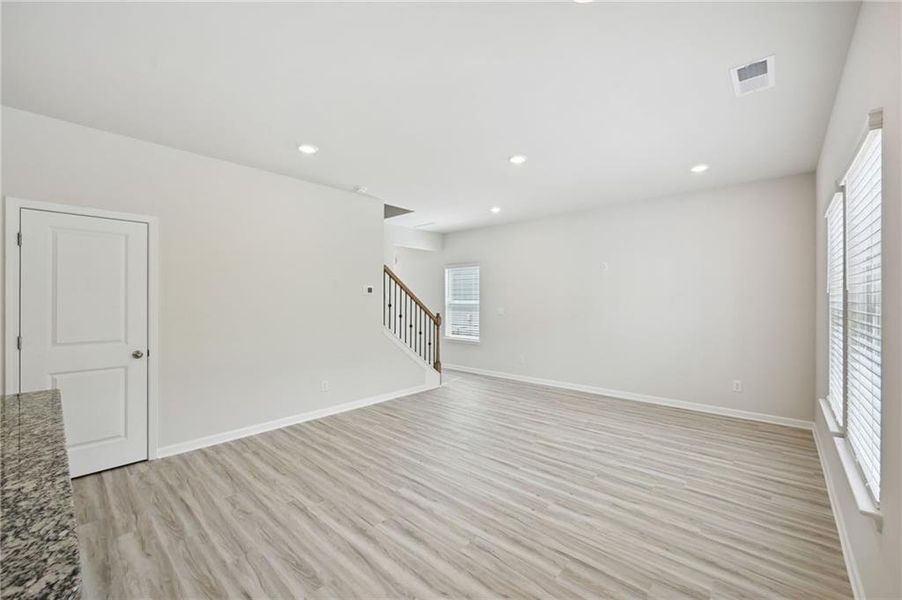 Spacious, unfurnished interior of a new home in Hawthorne Station, College Park (Image 27).
