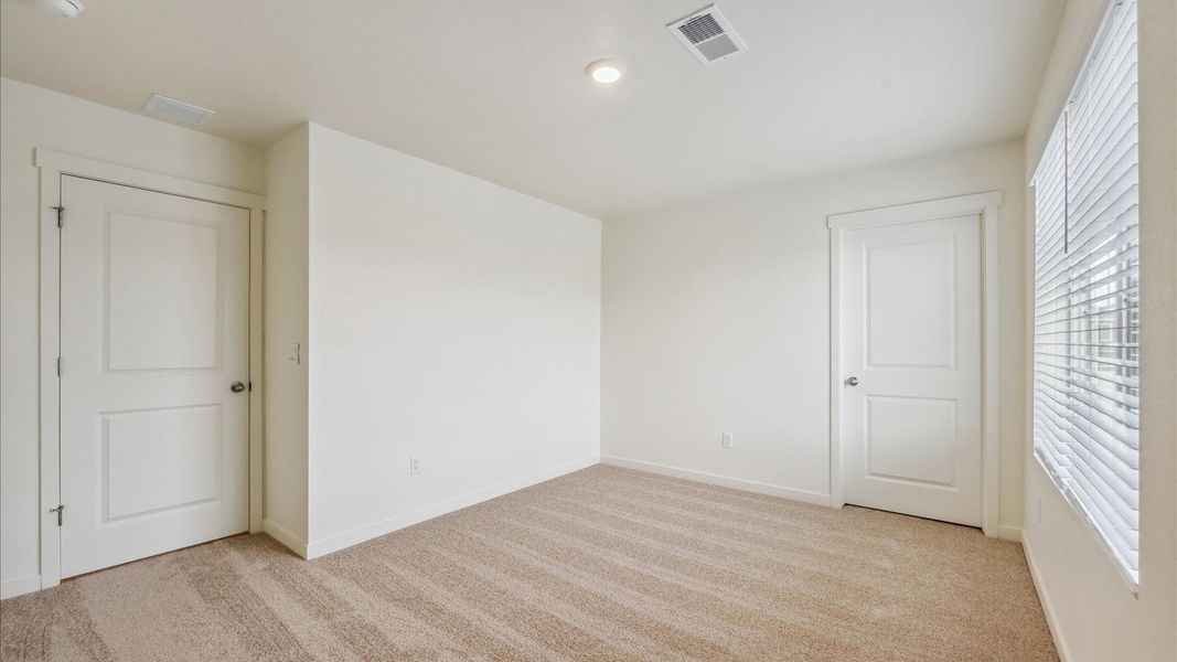 Spacious, unfurnished interior of a new home in Settlers Crossing, Commerce City (Image 21).