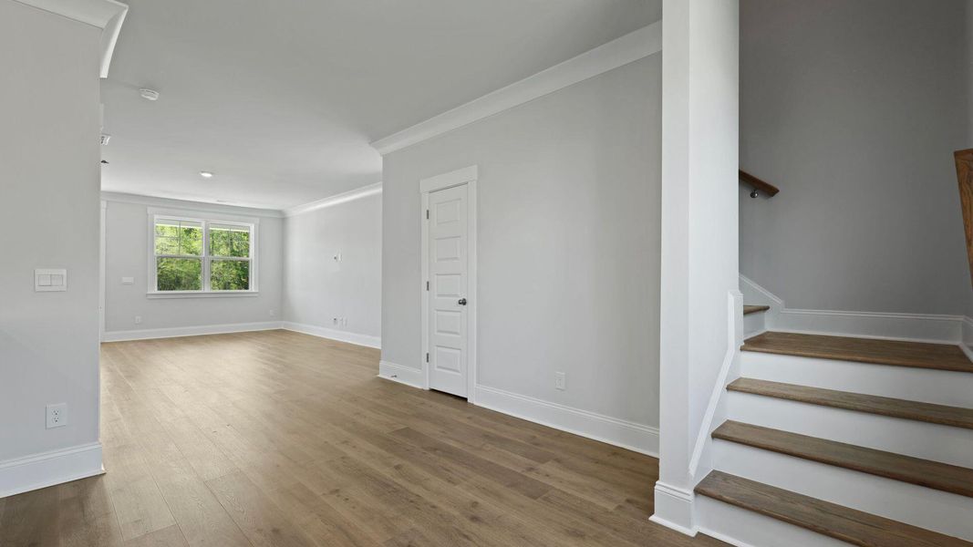 Spacious, unfurnished interior of a new home in Sheep Island, Summerville (Image 26).