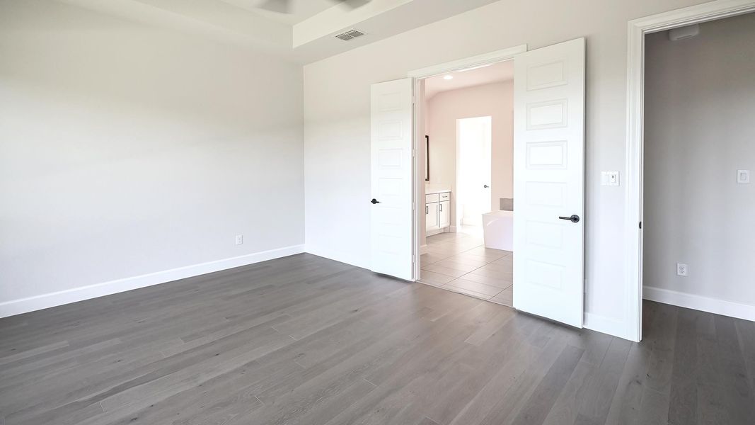 Spacious, unfurnished interior of a new home in The Preserve At Elm Creek 1 Acre, New Braunfels (Image 16).