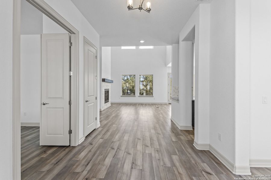 Spacious, unfurnished interior of a new home in Highland Estates, San Antonio (Image 20).