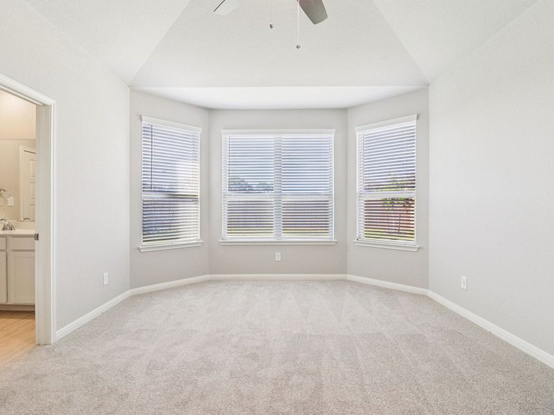 Spacious, unfurnished interior of a new home in Kallison Ranch, San Antonio (Image 21).