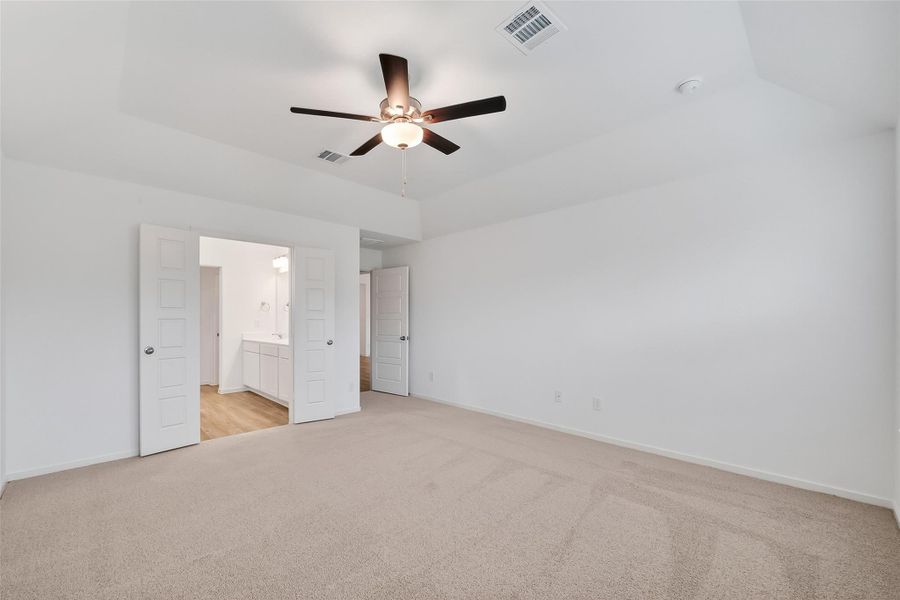 Spacious, unfurnished interior of a new home in Rollingbrook Estates, Baytown (Image 37).