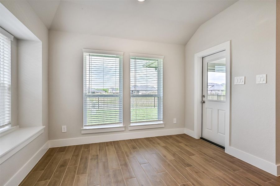 Spacious, unfurnished interior of a new home in Laurel Landing, Alvin (Image 26).