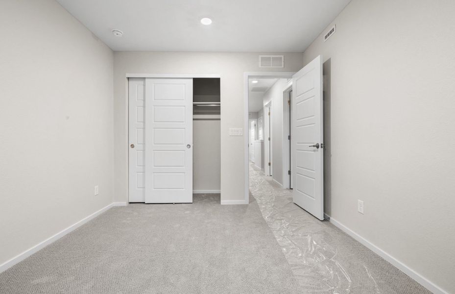 Spacious, unfurnished interior of a new home in Painted Prairie, Aurora (Image 16).