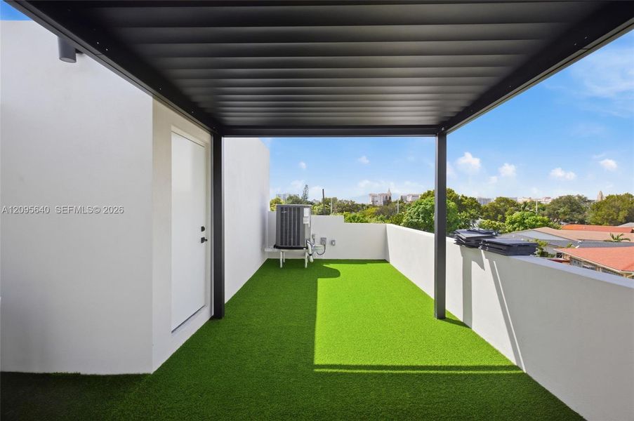 Exterior details and patio area of a home in , Miami (Image 26).
